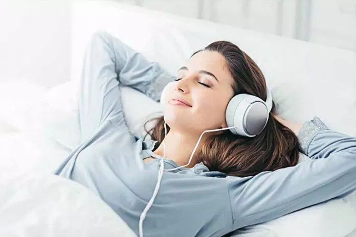 Nghe nhạc không chỉ giúp thư giãn mà còn có tác dụng trị liệu (Ảnh: Internet).