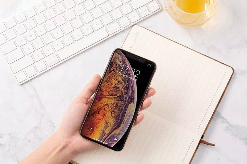 Bạn có thường cảm thấy đau mỏi bàn tay khi cầm điện thoại quá lâu? (Ảnh: Internet). Bạn có thường cảm thấy đau mỏi bàn tay khi cầm điện thoại quá lâu? (Ảnh: Internet).