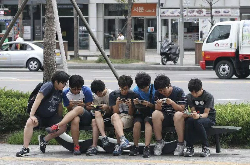 Học sinh sinh viên là đối tượng dễ nghiện điện thoại nhất (Ảnh: Internet). Học sinh sinh viên là đối tượng dễ nghiện điện thoại nhất (Ảnh: Internet).