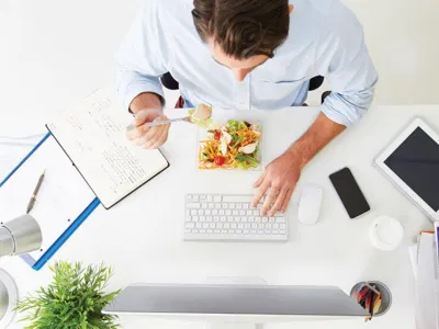 Ngồi một chỗ quá lâu sẽ gây hại cho sức khỏe của bạn (Ảnh: Internet). Ngồi một chỗ quá lâu sẽ gây hại cho sức khỏe của bạn (Ảnh: Internet).