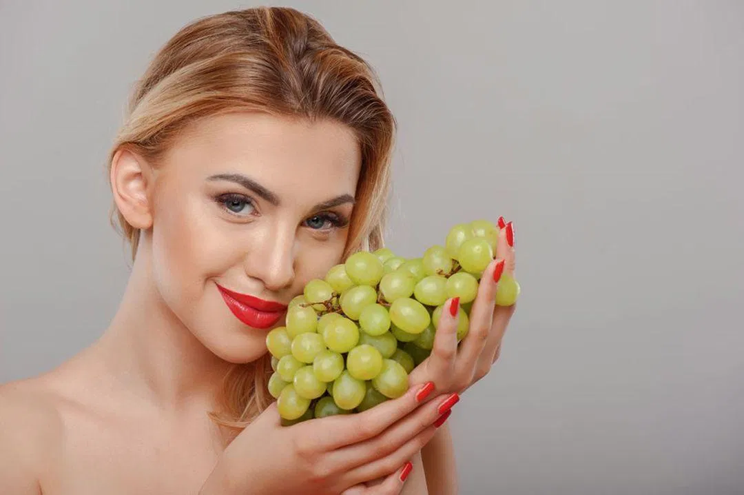 Dưỡng da chống lão hóa từ nho và trứng có tác dụng hơn bạn nghĩ nhiều (Ảnh: Internet) Dưỡng da chống lão hóa từ nho và trứng có tác dụng hơn bạn nghĩ nhiều (Ảnh: Internet)