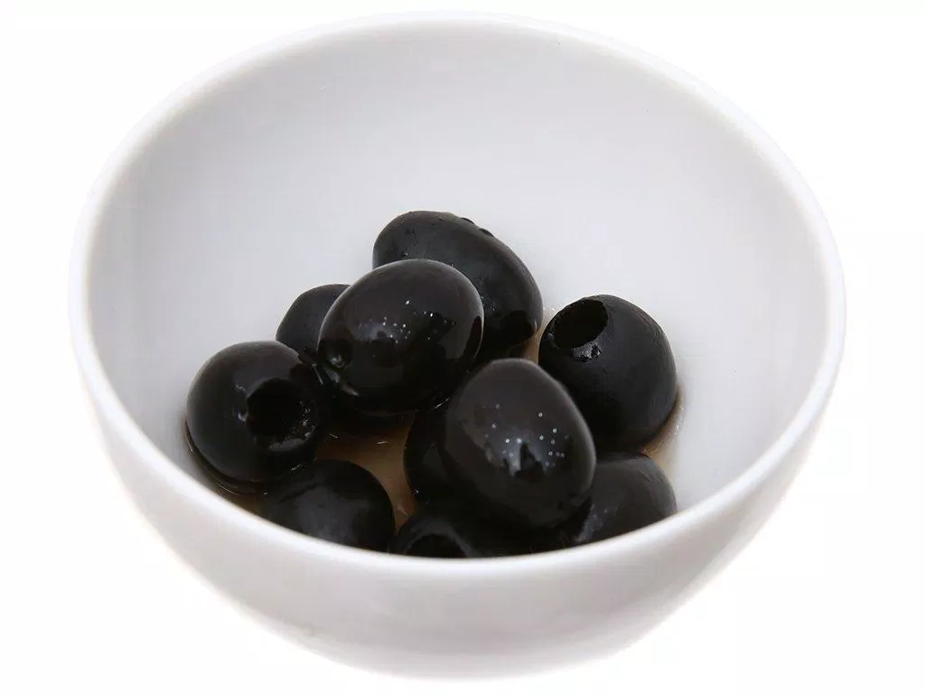 Quả ô liu đen chứa nhiều chất chống oxy hóa và anthocyanin có tác dụng chống viêm, chống oxy hóa và ngăn ngừa ung thư. (Nguồn: Internet) Quả ô liu đen chứa nhiều chất chống oxy hóa và anthocyanin có tác dụng chống viêm, chống oxy hóa và ngăn ngừa ung thư. (Nguồn: Internet)