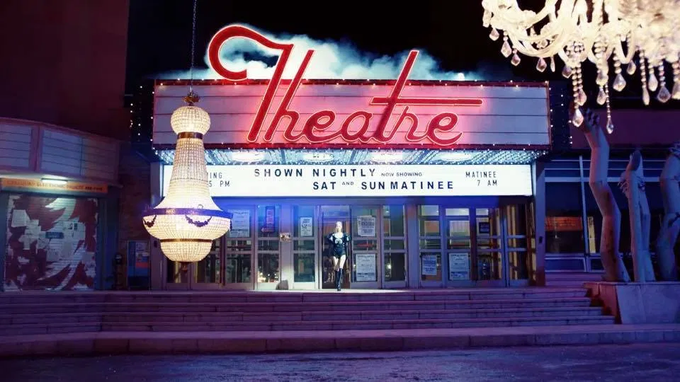 Giải mã loạt chi tiết trong MV On The Ground của Rosé (BLACKPINK) Black Pink MV On The Ground của Rosé BLACKPINK on the ground Rose