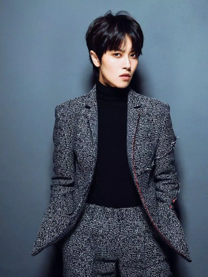 Ngoài đời Hình Ân cũng rất thích style menswear. (Ảnh: Internet)