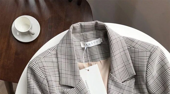 Blazer được tạo nên từ nhiều chất lượng khác nhau với độ dày mỏng đa dạng phù hợp với tất cả các mùa (Nguồn: Internet) Blazer được tạo nên từ nhiều chất lượng khác nhau với độ dày mỏng đa dạng phù hợp với tất cả các mùa (Nguồn: Internet)