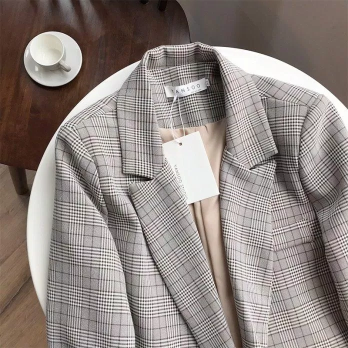 Blazer được tạo nên từ nhiều chất lượng khác nhau với độ dày mỏng đa dạng phù hợp với tất cả các mùa (Nguồn: Internet) Blazer được tạo nên từ nhiều chất lượng khác nhau với độ dày mỏng đa dạng phù hợp với tất cả các mùa (Nguồn: Internet)