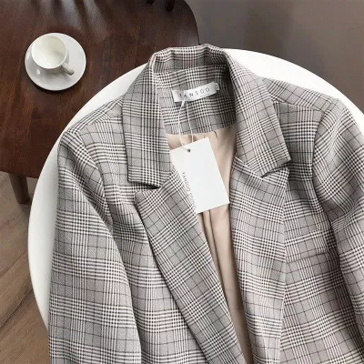 Blazer được tạo nên từ nhiều chất lượng khác nhau với độ dày mỏng đa dạng phù hợp với tất cả các mùa (Nguồn: Internet) Blazer được tạo nên từ nhiều chất lượng khác nhau với độ dày mỏng đa dạng phù hợp với tất cả các mùa (Nguồn: Internet)