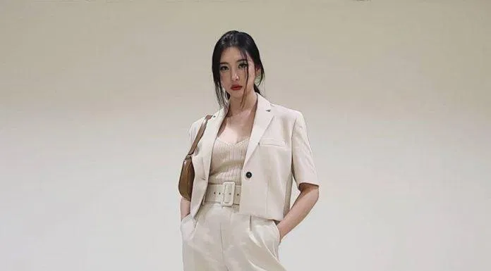 Siêu hack dáng với blazer ngắn (Nguồn: Internet) Siêu hack dáng với blazer ngắn (Nguồn: Internet)