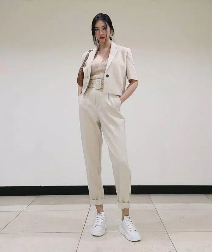 Siêu hack dáng với blazer ngắn (Nguồn: Internet) Siêu hack dáng với blazer ngắn (Nguồn: Internet)