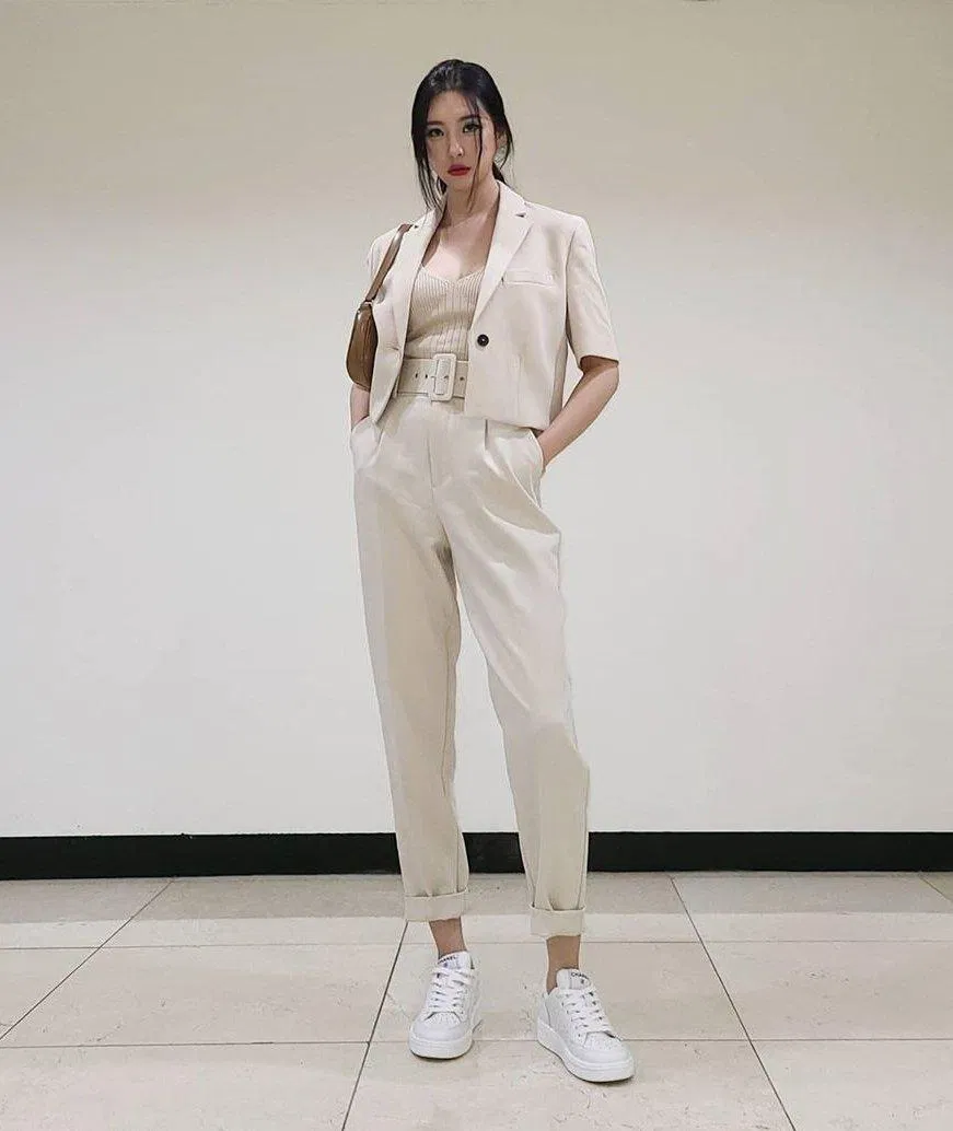 Siêu hack dáng với blazer ngắn (Nguồn: Internet) Siêu hack dáng với blazer ngắn (Nguồn: Internet)