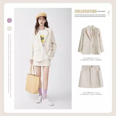 Lựa chọn phụ kiện màu vàng nhạt để đi kèm blazer màu kem (Nguồn: BlogAnChoi) Lựa chọn phụ kiện màu vàng nhạt để đi kèm blazer màu kem (Nguồn: BlogAnChoi)