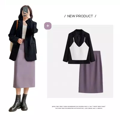 Hóa thân thành quý cô thanh lịch với chân váy trơn màu tím và blazer tối màu (Nguồn: BlogAnChoi) Hóa thân thành quý cô thanh lịch với chân váy trơn màu tím và blazer tối màu (Nguồn: BlogAnChoi)