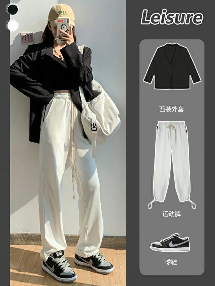 Năng động hơn với quần trắng và giày thể thao (Nguồn: BlogAnChoi) Năng động hơn với quần trắng và giày thể thao (Nguồn: BlogAnChoi)