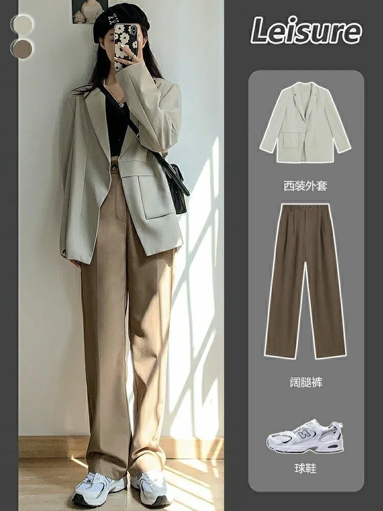 Vẫn nữ tính với mũ nồi và thoải mai blazer màu trắng kem (Nguồn: BlogAnChoi) Vẫn nữ tính với mũ nồi và thoải mai blazer màu trắng kem (Nguồn: BlogAnChoi)