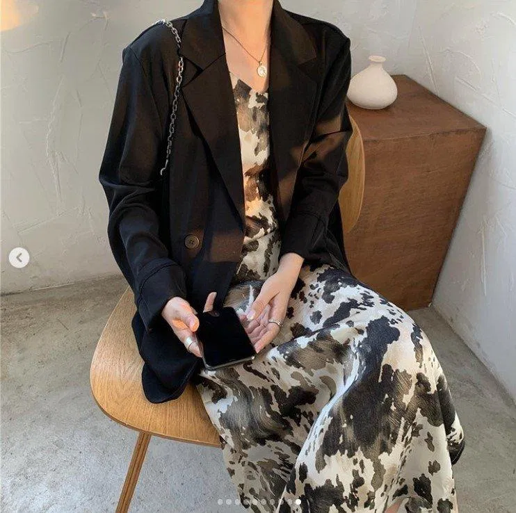 Váy liền phối màu độc đáo giúp tôn da (Nguồn: BlogAnChoi) Váy liền phối màu độc đáo giúp tôn da (Nguồn: BlogAnChoi)