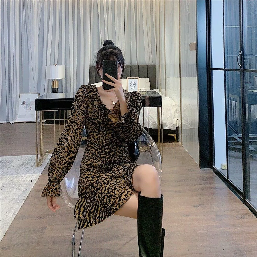 Sang chảnh hết nấc với váy họa tiết da báo mix boots cao cổ (Nguồn: BlogAnChoi) Sang chảnh hết nấc với váy họa tiết da báo mix boots cao cổ (Nguồn: BlogAnChoi)