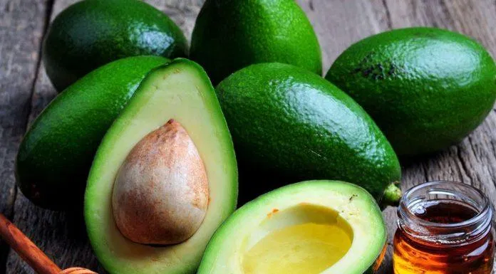 Bơ cũng giúp gan thải sạch các chất độc và điều chỉnh lượng cholesterol trong cơ thể. (Nguồn: Internet) Bơ cũng giúp gan thải sạch các chất độc và điều chỉnh lượng cholesterol trong cơ thể. (Nguồn: Internet)