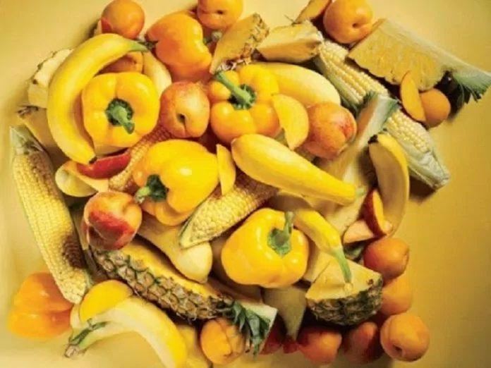 Các loại trái cây màu đỏ vàng cam là nguồn dinh dưỡng tuyệt vời mà bạn nên chọn (Ảnh: Internet).