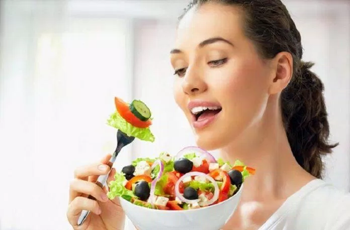 Chế độ ăn nhiều rau củ quả giúp bạn khỏe mạnh và sống lâu, tránh xa bệnh tật (Ảnh: Internet).