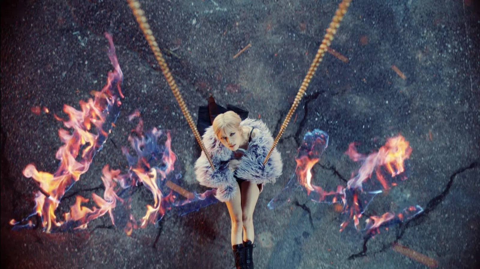 Giải mã loạt chi tiết trong MV On The Ground của Rosé (BLACKPINK) Black Pink MV On The Ground của Rosé BLACKPINK on the ground Rose