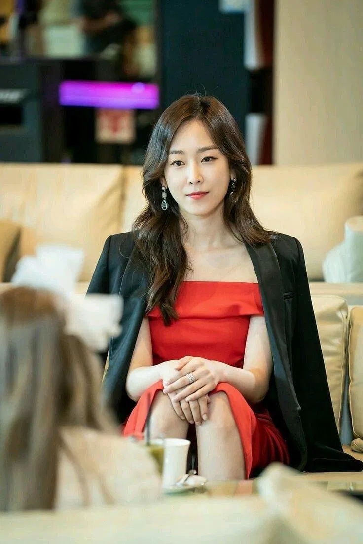 Seo Hyun Jin đã học ngôn ngữ ký hiệu để giao tiếp với người hâm mộ khiếm thính. (Nguồn: Internet)