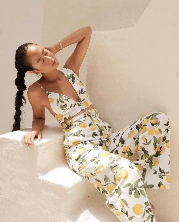 Set quần dài ống rộng và áo đồng bồ thực sự sẽ khiến bạn trông như một fashionista thực thụ (Nguồn: Internet) Set quần dài ống rộng và áo đồng bồ thực sự sẽ khiến bạn trông như một fashionista thực thụ (Nguồn: Internet)