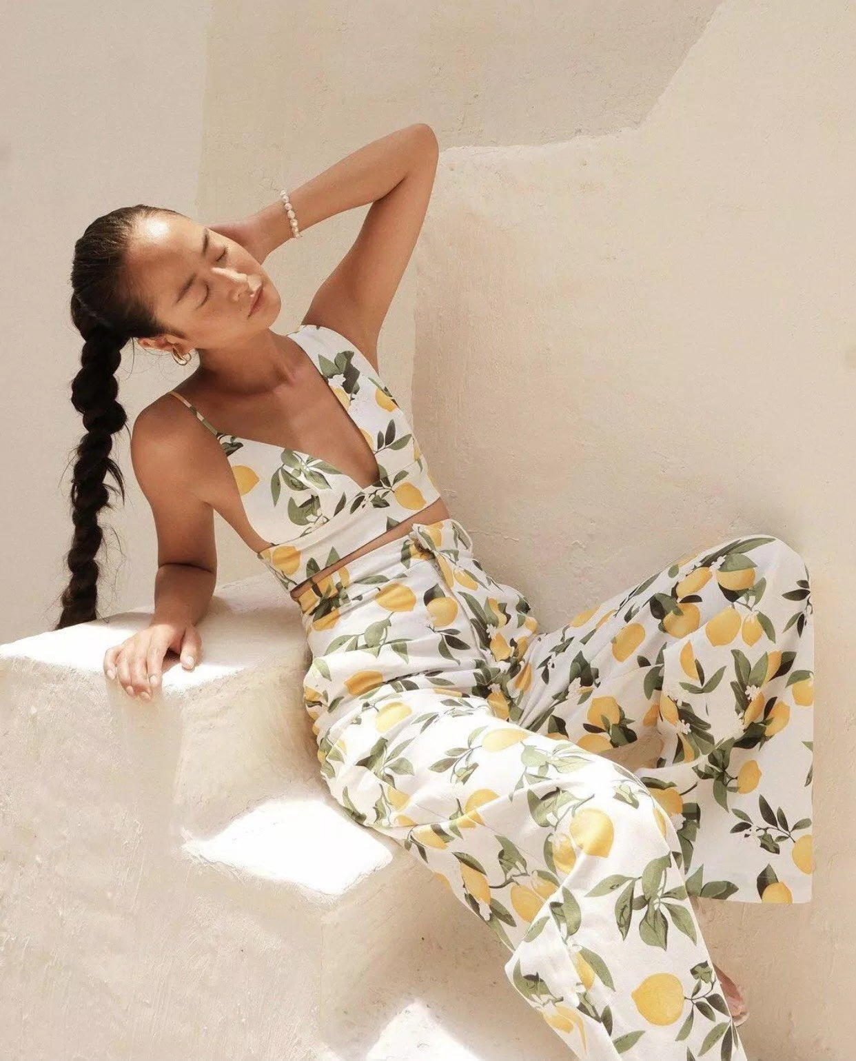 Set quần dài ống rộng và áo đồng bồ thực sự sẽ khiến bạn trông như một fashionista thực thụ (Nguồn: Internet) Set quần dài ống rộng và áo đồng bồ thực sự sẽ khiến bạn trông như một fashionista thực thụ (Nguồn: Internet)