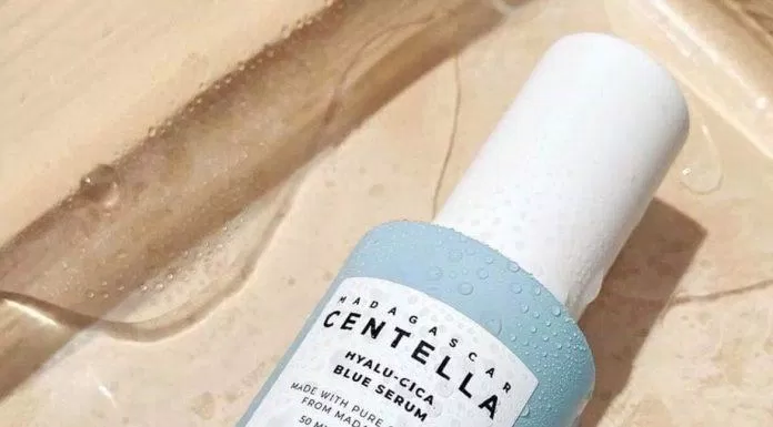 Tinh chất Skin1004 Centella Hyalu-Cica Blue Serum có khả năng cấp ẩm và tăng cường hàng rào bảo vệ da (Nguồn: Internet).