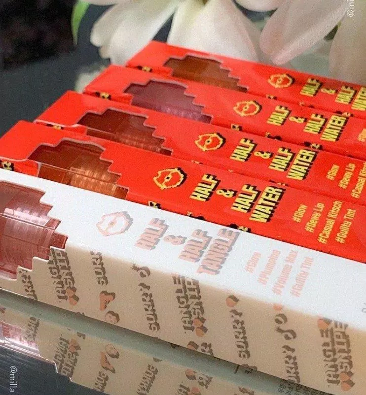 Vỏ giấy của son Black Rouge Half N Half tạo điểm nhấn bởi phần cắt hình trái tim (Nguồn: Internet) Vỏ giấy của son Black Rouge Half N Half tạo điểm nhấn bởi phần cắt hình trái tim (Nguồn: Internet)