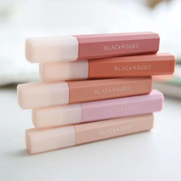 Vỏ son Black Rouge Half N Half có sự phối hợp màu sắc nhẹ nhàng (Nguồn: Internet) Vỏ son Black Rouge Half N Half có sự phối hợp màu sắc nhẹ nhàng (Nguồn: Internet)