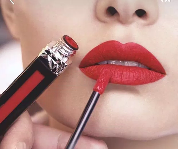 Son kèm lì Dior. (Nguồn: Internet).