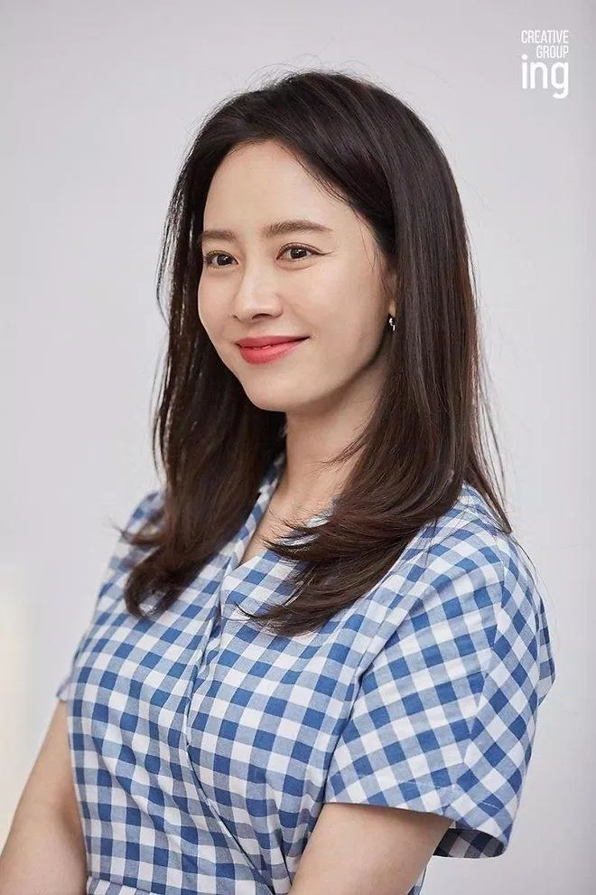 Song Ji Hyo đứng vị trí thứ 3 ( Ảnh : Internet). Song Ji Hyo đứng vị trí thứ 3 ( Ảnh : Internet).