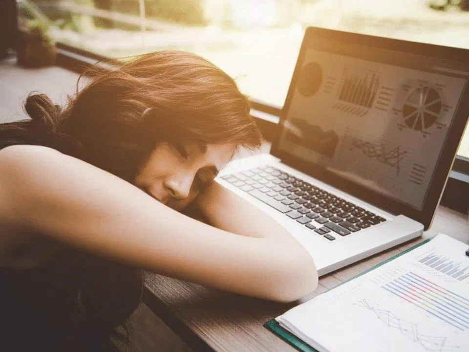 Hãy ngủ trưa để giải phóng sự căng thẳng dồn nén suốt cả ngày bạn nhé (Ảnh: Internet). Hãy ngủ trưa để giải phóng sự căng thẳng dồn nén suốt cả ngày bạn nhé (Ảnh: Internet).