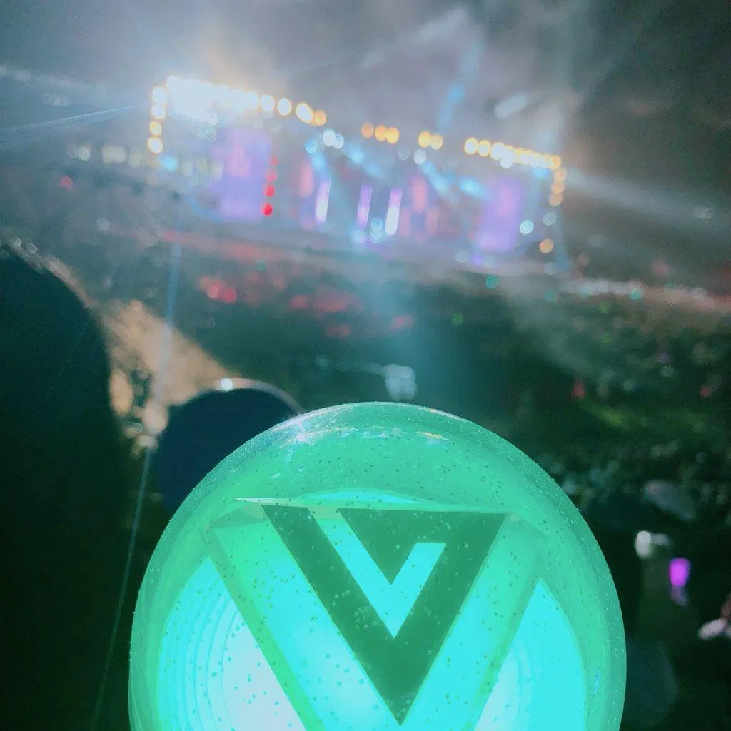 Đổi màu để cổ vũ Taemin (Nguồn: stardustshua/twitter)