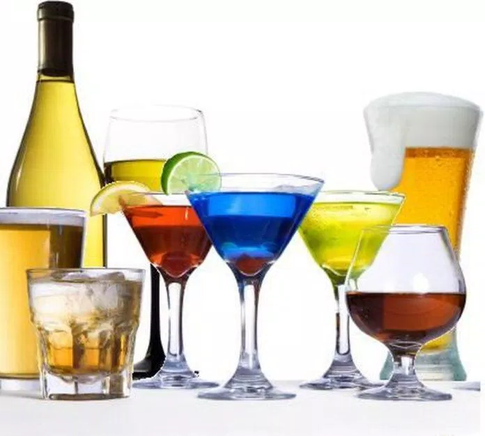 Trong mọi hoàn cảnh rượu và đồ uống có cồn đều không được khuyến khích (Nguồn: Internet).