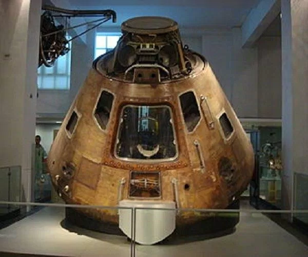 10 thứ nhanh nhất từng được con người tạo ra 10 thứ nhanh nhất apollo 10 con người độc-lạ giải trí NASA nhanh nhất stardust tàu vũ trụ tên lửa thông tin hữu ích Top 10 vũ trụ
