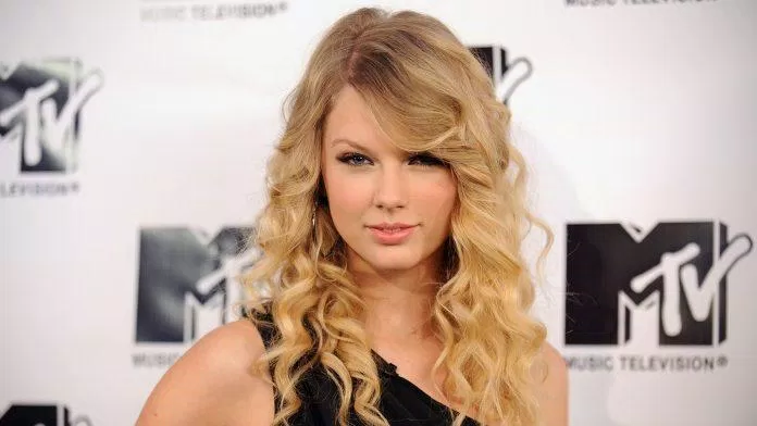 Taylor Swift thuở mới vào nghề nổi bật với vẻ đẹp khỏe khoắn, trong trẻo (Ảnh: Internet)