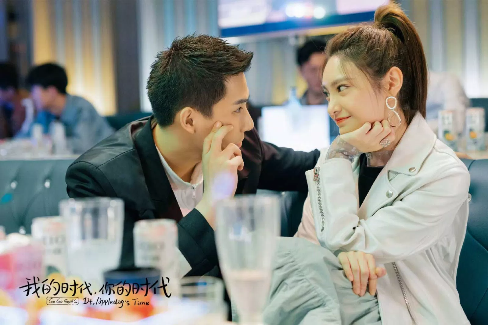 Cặp đôi phụ Thẩm Triết - Ngải Tịnh làm con dân điên đảo không kém! (Nguồn: Internet)