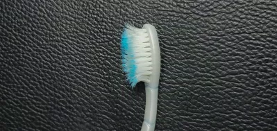 Thay bàn chải đánh răng 3 - 4 tháng một lần. (Nguồn: Internet) Thay bàn chải đánh răng 3 - 4 tháng một lần. (Nguồn: Internet)