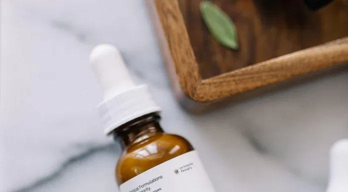 The Ordinary Granactive Retinoid 2% Emulsion có chứa retinoid thế hệ mới được chứng minh chống lão hóa hiệu quả và ít gây kích ứng hơn (Nguồn: Internet)