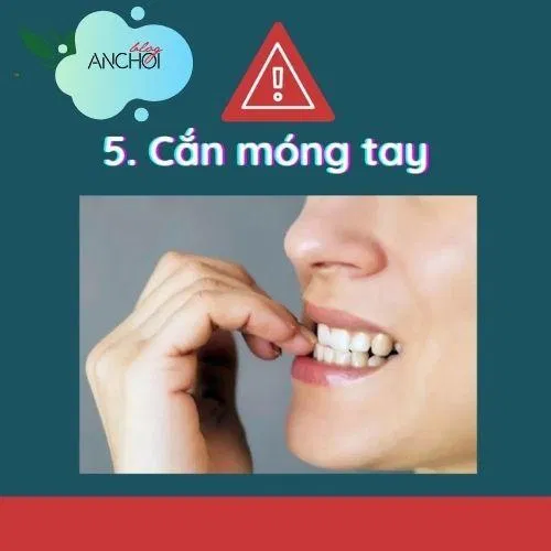Nhiều người thường có thói quen cắn móng tay. (Ảnh: BlogAnChoi)