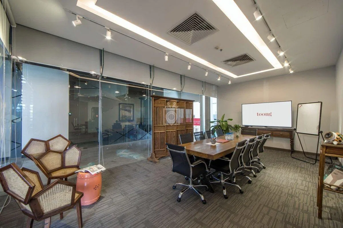 Phòng meeting cách âm hiện đại. Nguồn: Coworker.com Phòng meeting cách âm hiện đại. Nguồn: Coworker.com