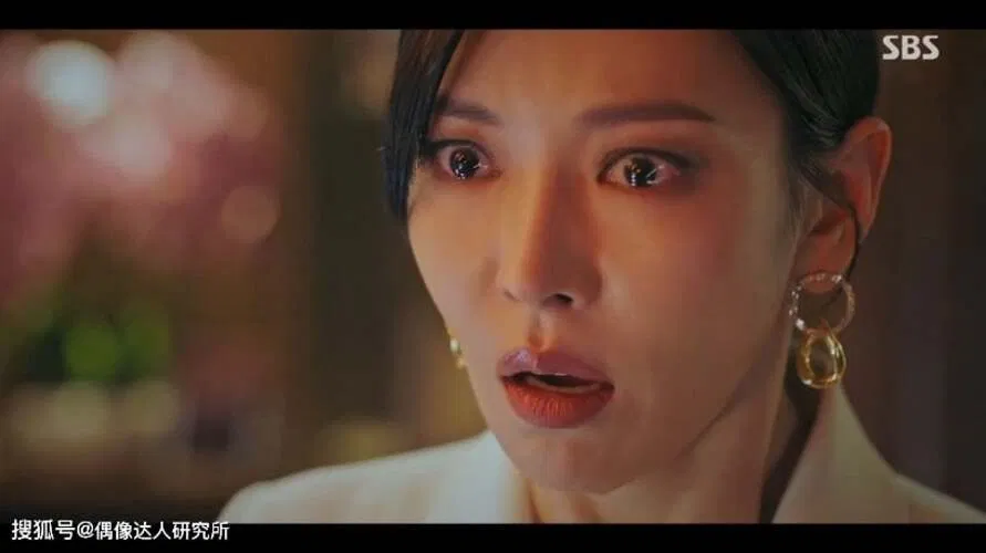 Seo Jin không khỏi shock (Nguồn: Internet)