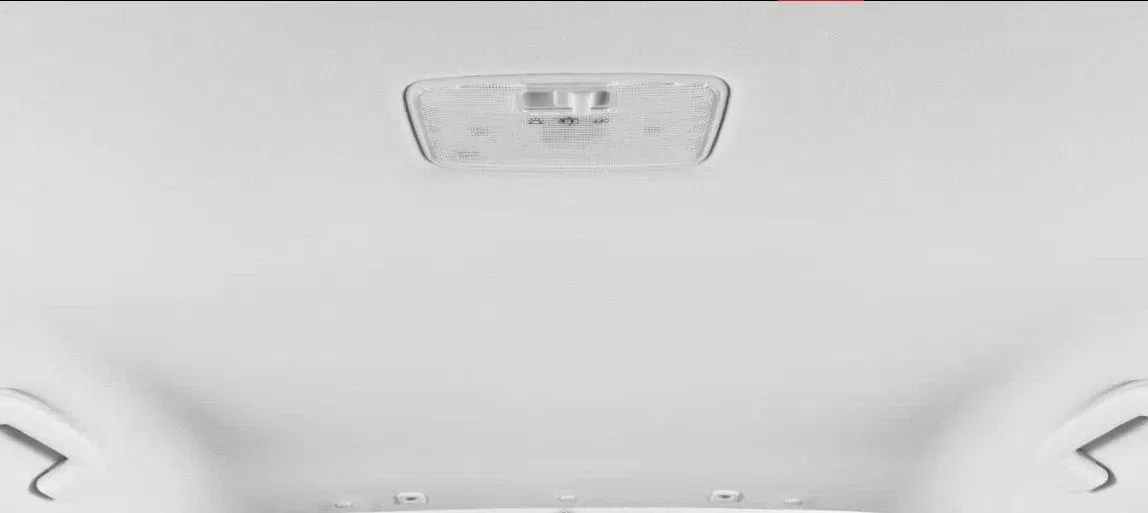 Trần xe kết hợp đèn chiếu sáng trong khoang của Corolla Altis 2021 (Nguồn: Internet)