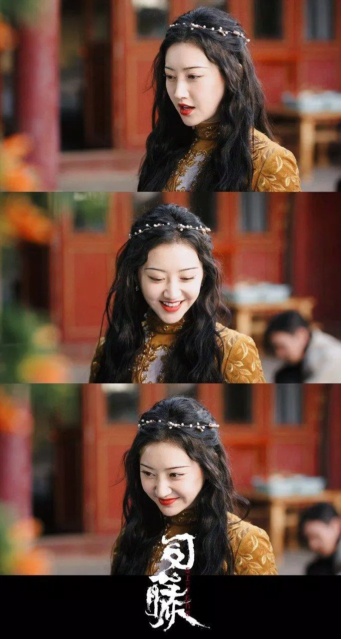 Bộ trang phục mang màu sắc cổ điển, tôn quý (Ảnh: Internet).