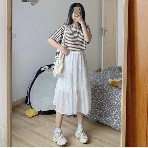 Kết hợp với chân váy dài bánh bèo (Ảnh: Internet)