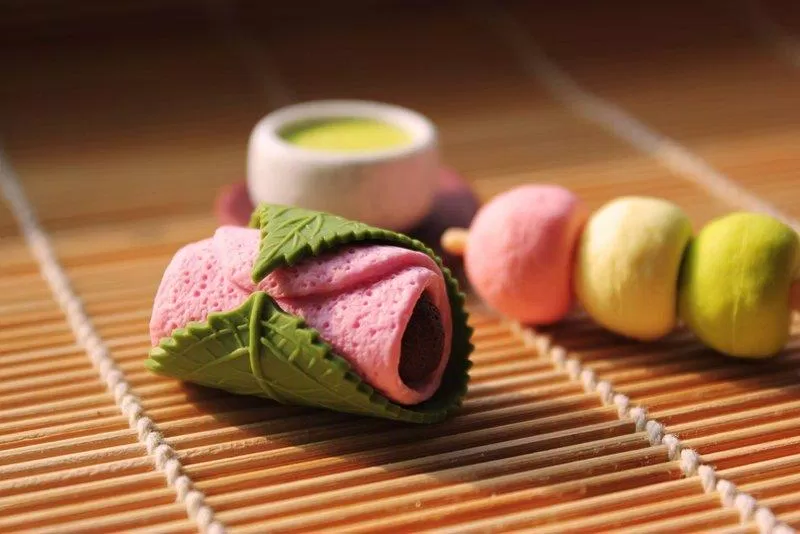 Wagashi thường xuất hiện trong các buổi trà đạo ở Nhật Bản (Nguồn: Internet).