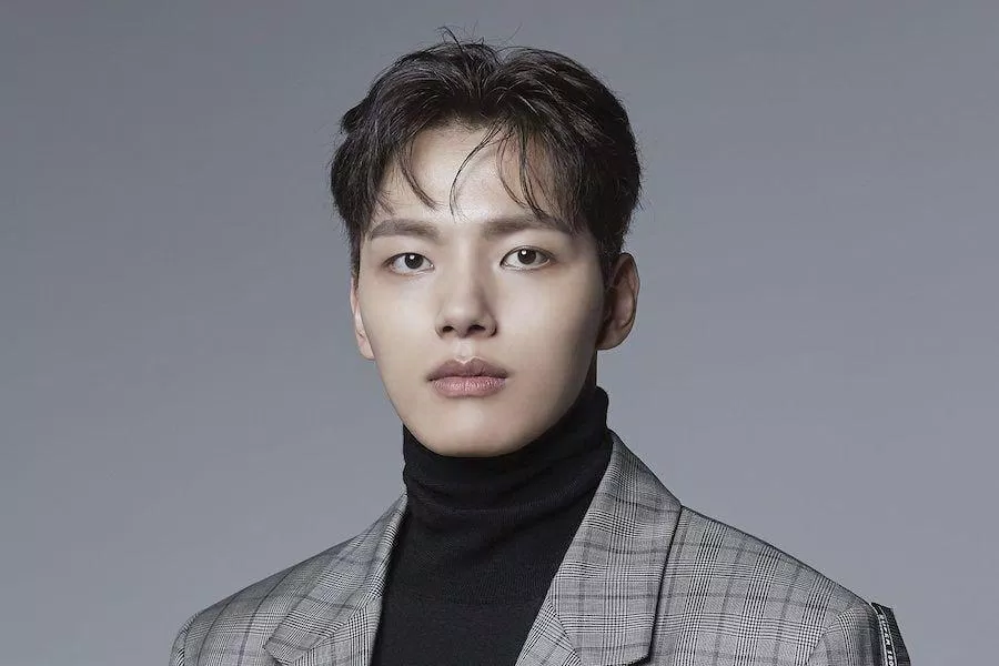 Yeo Jin Goo sở hữu đôi mắt một mí vừa đẹp vừa thu hút. (Nguồn: Internet)