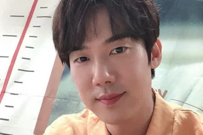 Yoo Yeon Seok sở hữu đôi mắt một mí vừa đẹp vừa thu hút. (Nguồn: Internet)