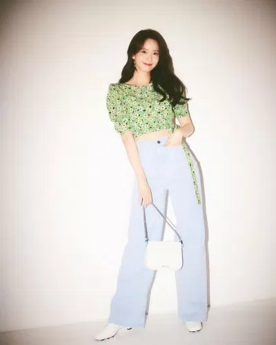 6 nữ thần tượng cùng sở hữu chiếc túi Sassy của thương hiệu Miu Miu Ahn So Hee Arin Girls Generation IZ*ONE Jang Won Young Kim Se Jeong KPOP miu miu nữ thần tượng Oh My Girl style Sunmi thời trang thương hiệu miu miu túi sassy Yoona